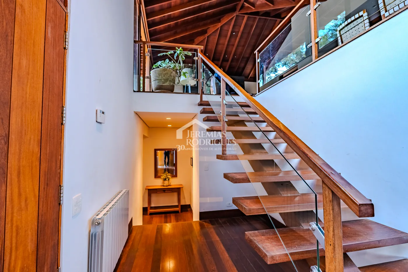 Casa para venda com 5 suítes no Condomínio Villandry em Campos do Jordão/SP