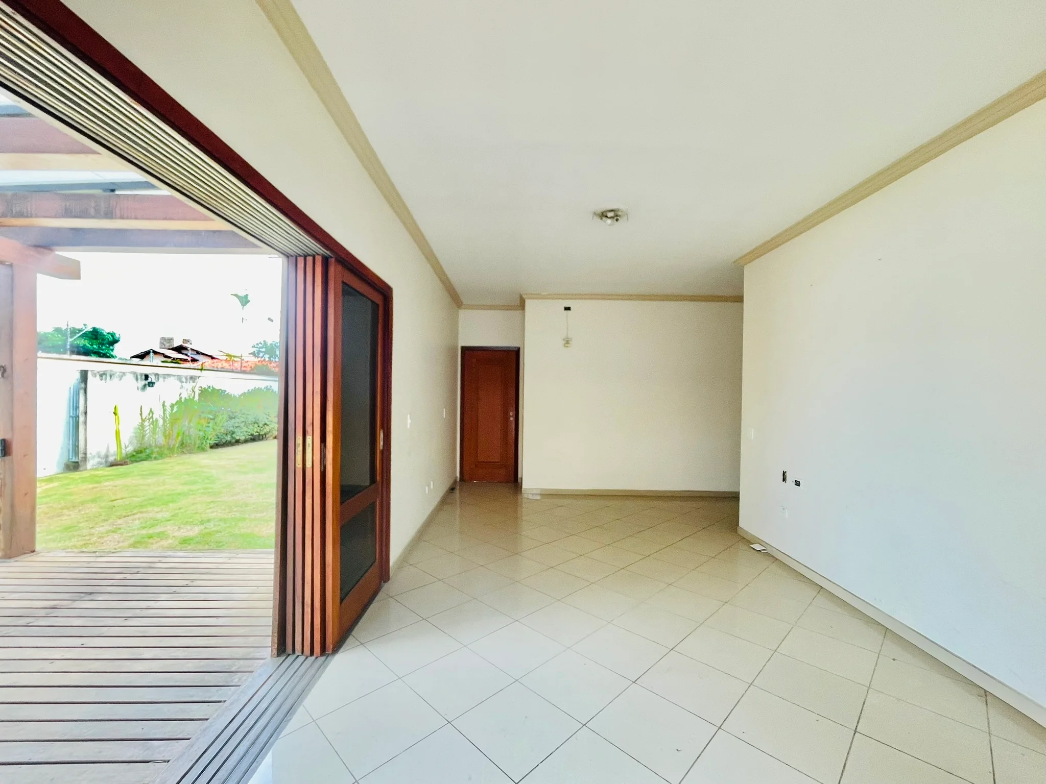 Casa para venda e locação no bairro Lessa em Pindamonhangaba/SP.