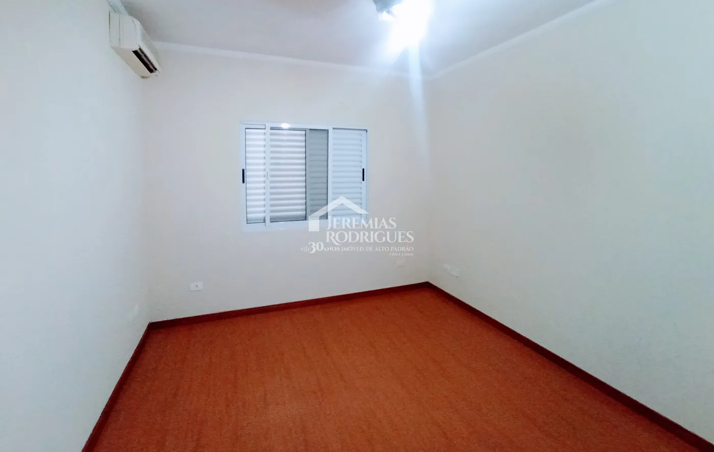 Casa à venda com 3 dormitórios no Condomínio Vale dos Príncipes em Taubaté/SP.