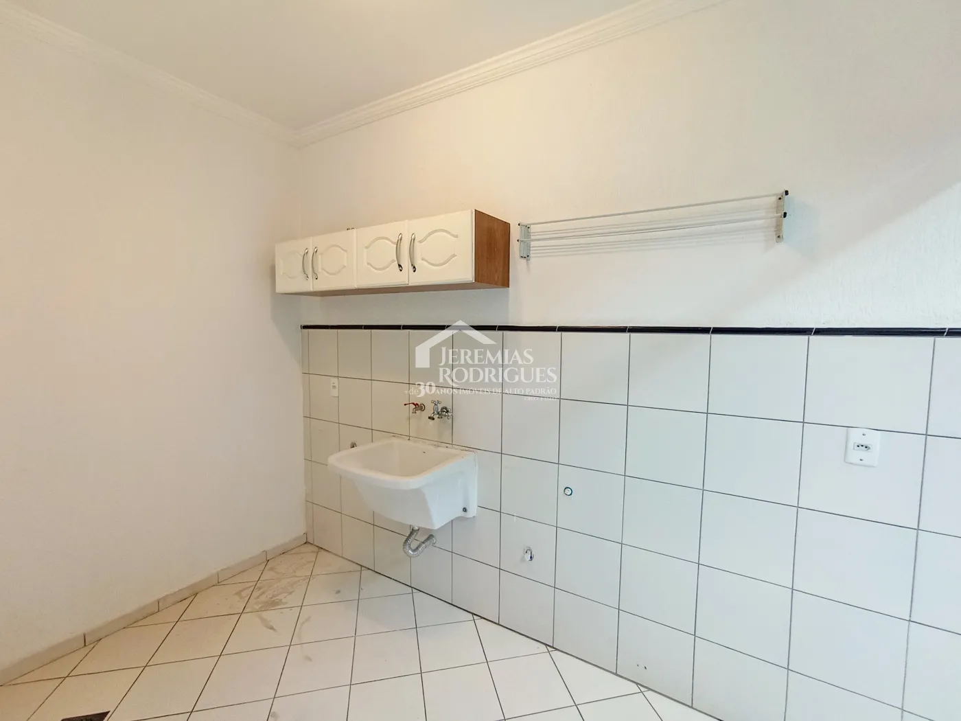 Casa para venda e locação com 3 dormitórios no Condomínio Taubaté Village em Taubaté/SP