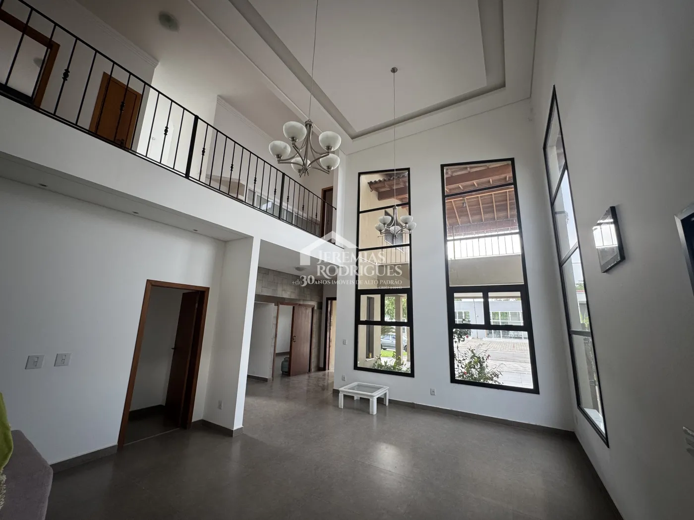Casa para venda e locação com 4 suítes no Condomínio Village Splendore em Pindamonhangaba/SP.