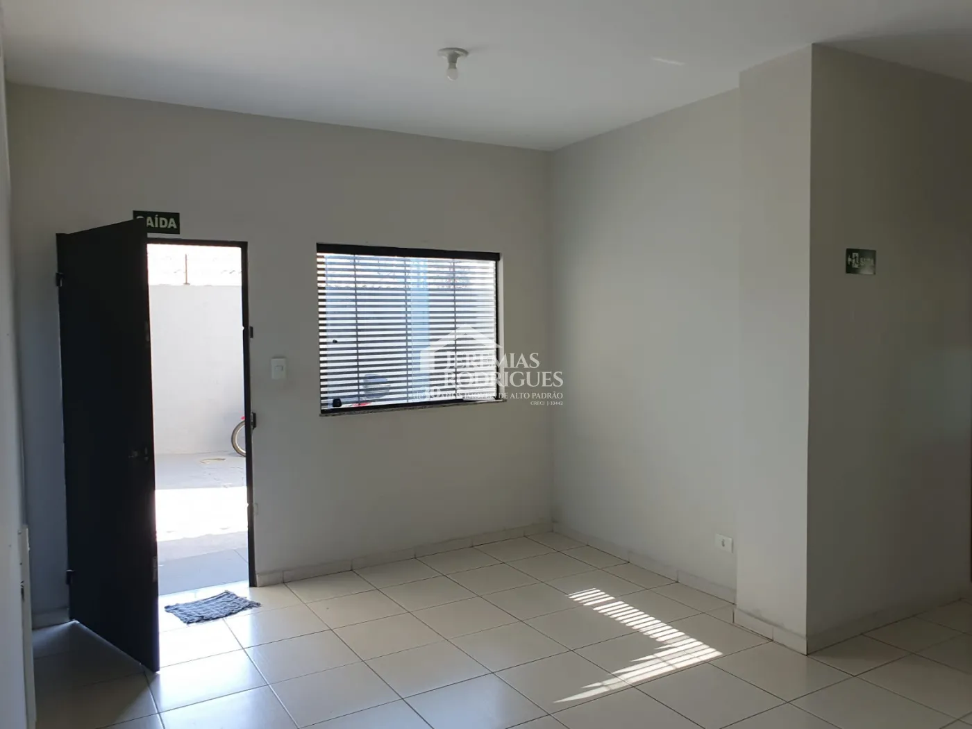 Galpão à venda no bairro Jardim Jaraguá em Taubaté/SP.