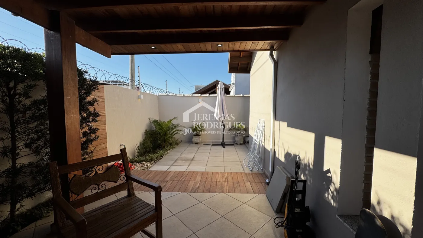 Casa à venda com 3 dormitórios no Condomínio Campos do Conde II em Tremembé/SP