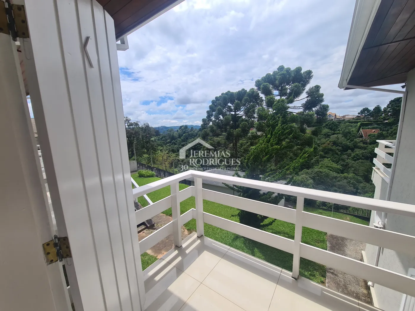 Casa para venda com 3 dormitórios no bairro Alto da Vila Inglesa em Campos do Jordão/SP
