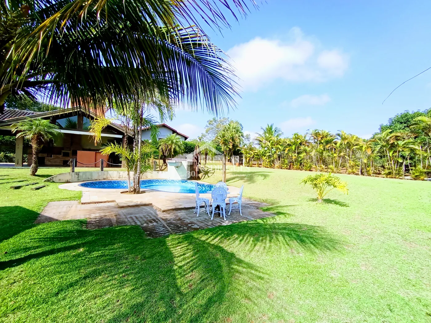 Casa à venda com 3 dormitórios no Condomínio Chácaras Cataguá em Taubaté/SP