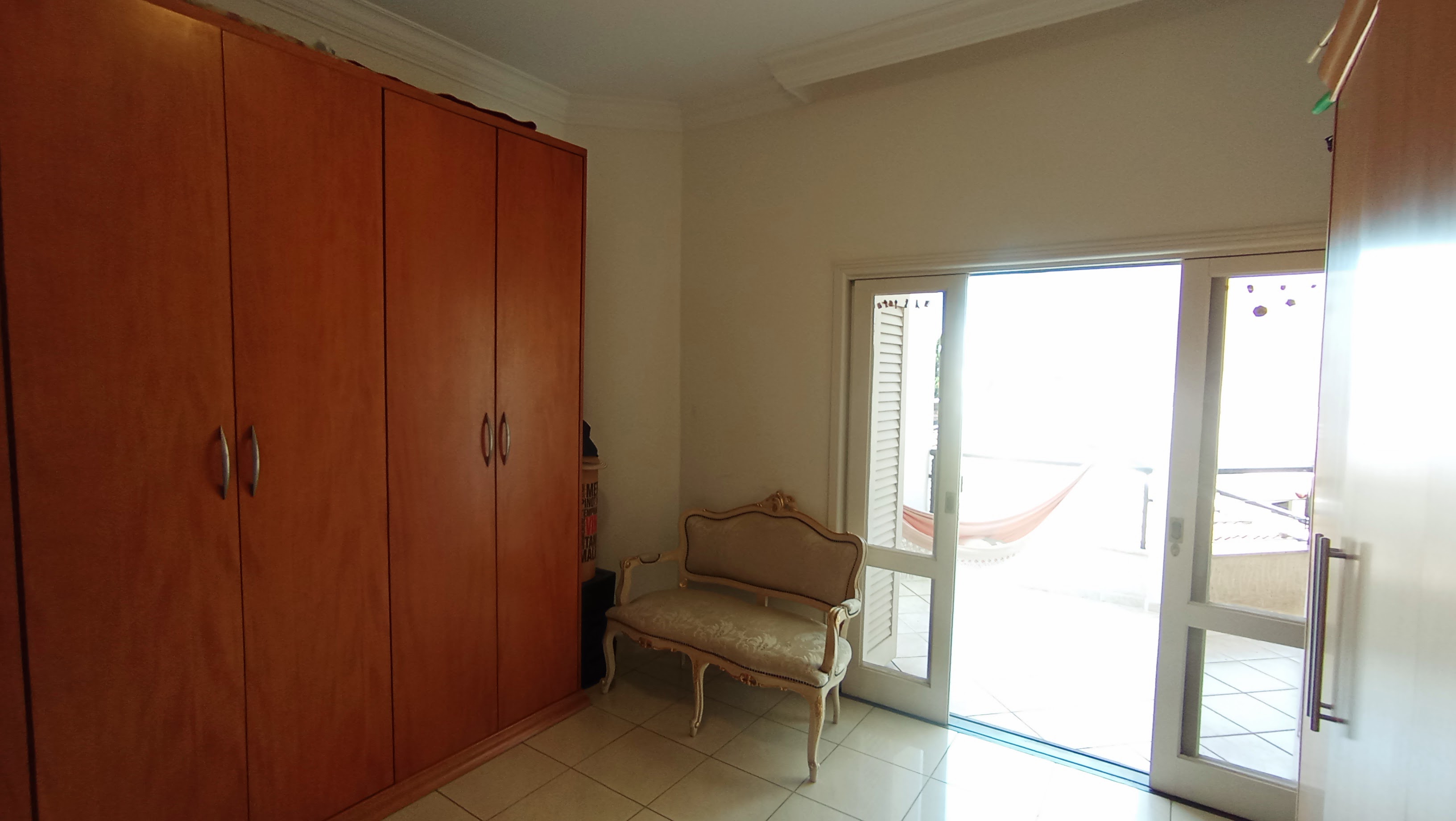 Casa à venda com 4 dormitórios no Condomínio Taubaté Village em Taubaté/SP.