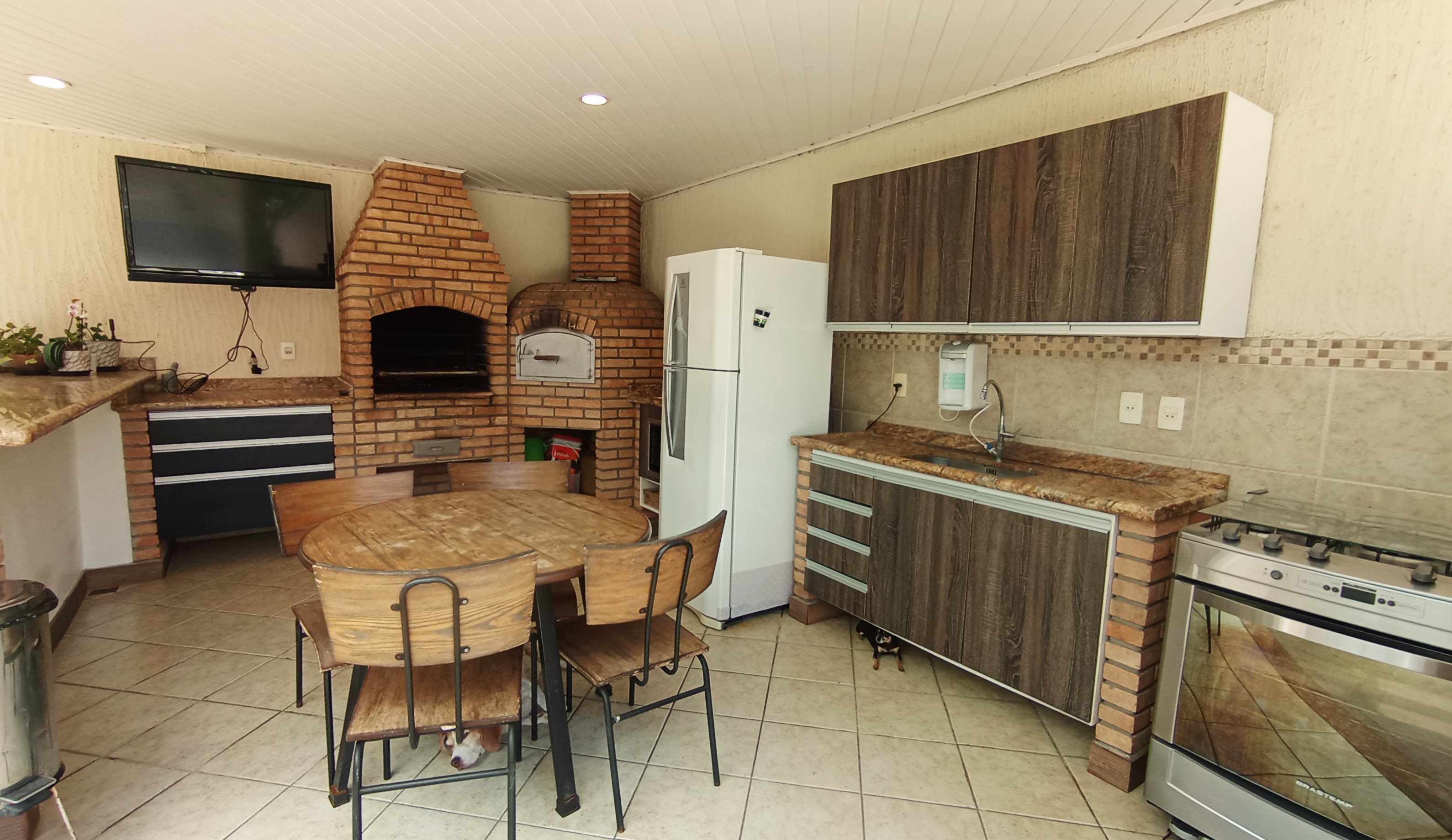 Casa à venda com 4 dormitórios no Condomínio Taubaté Village em Taubaté/SP.