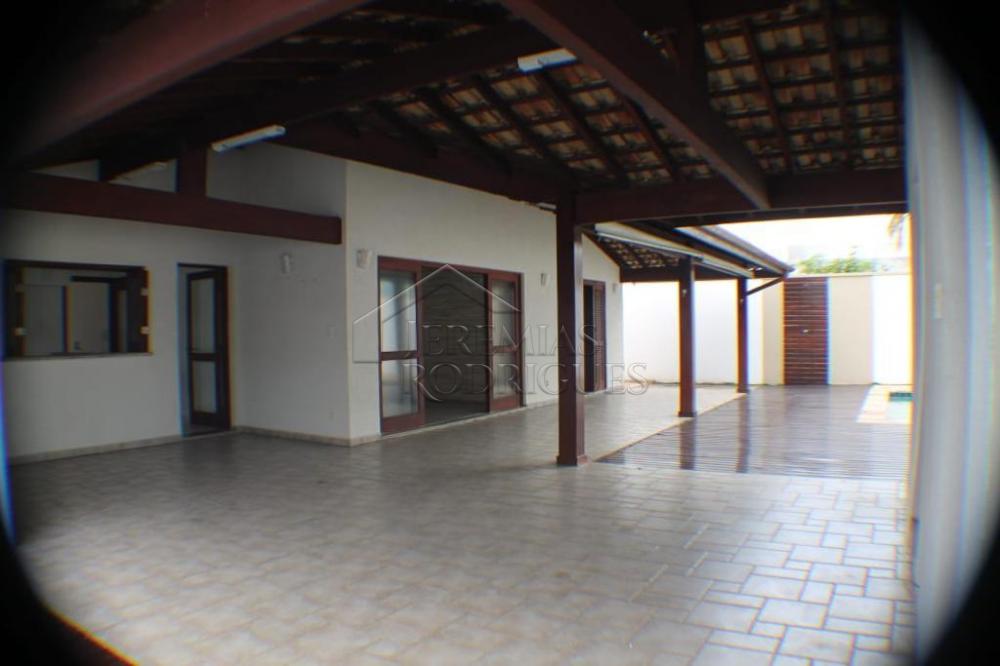 Casa para venda e locação com 4 dormitórios no Condomínio Real Ville em Pindamonhangaba/SP.