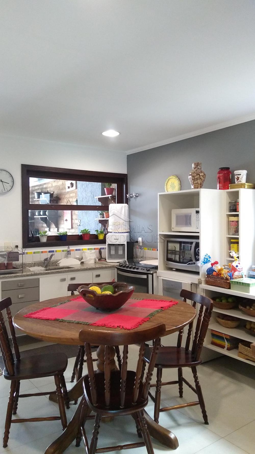 Casa à venda com 4 dormitórios no Condomínio Taubaté Village em Taubaté/SP. 