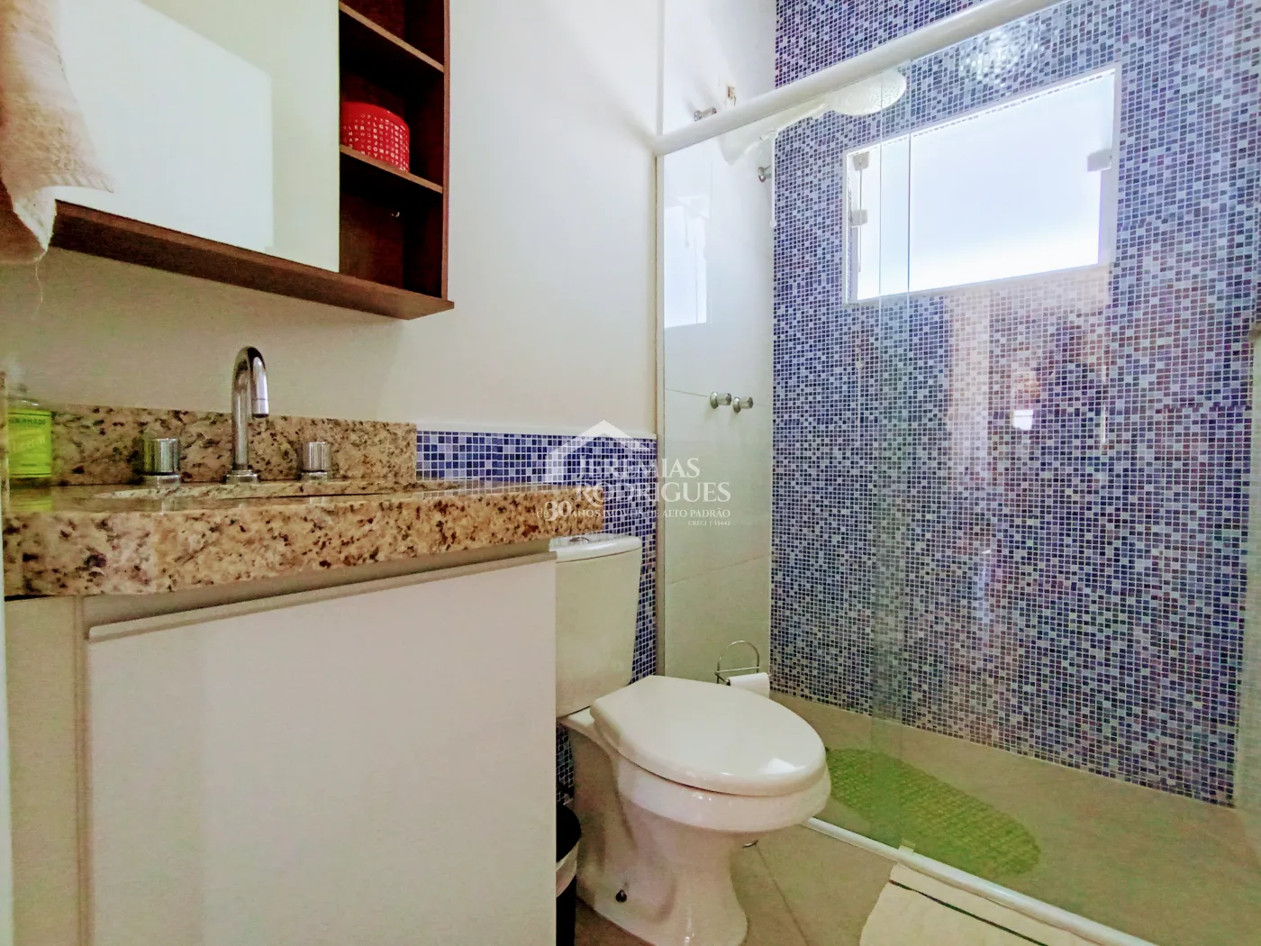 Casa à venda com 3 suítes no Condomínio Reserva dos Lagos em Pindamonhangaba/SP.