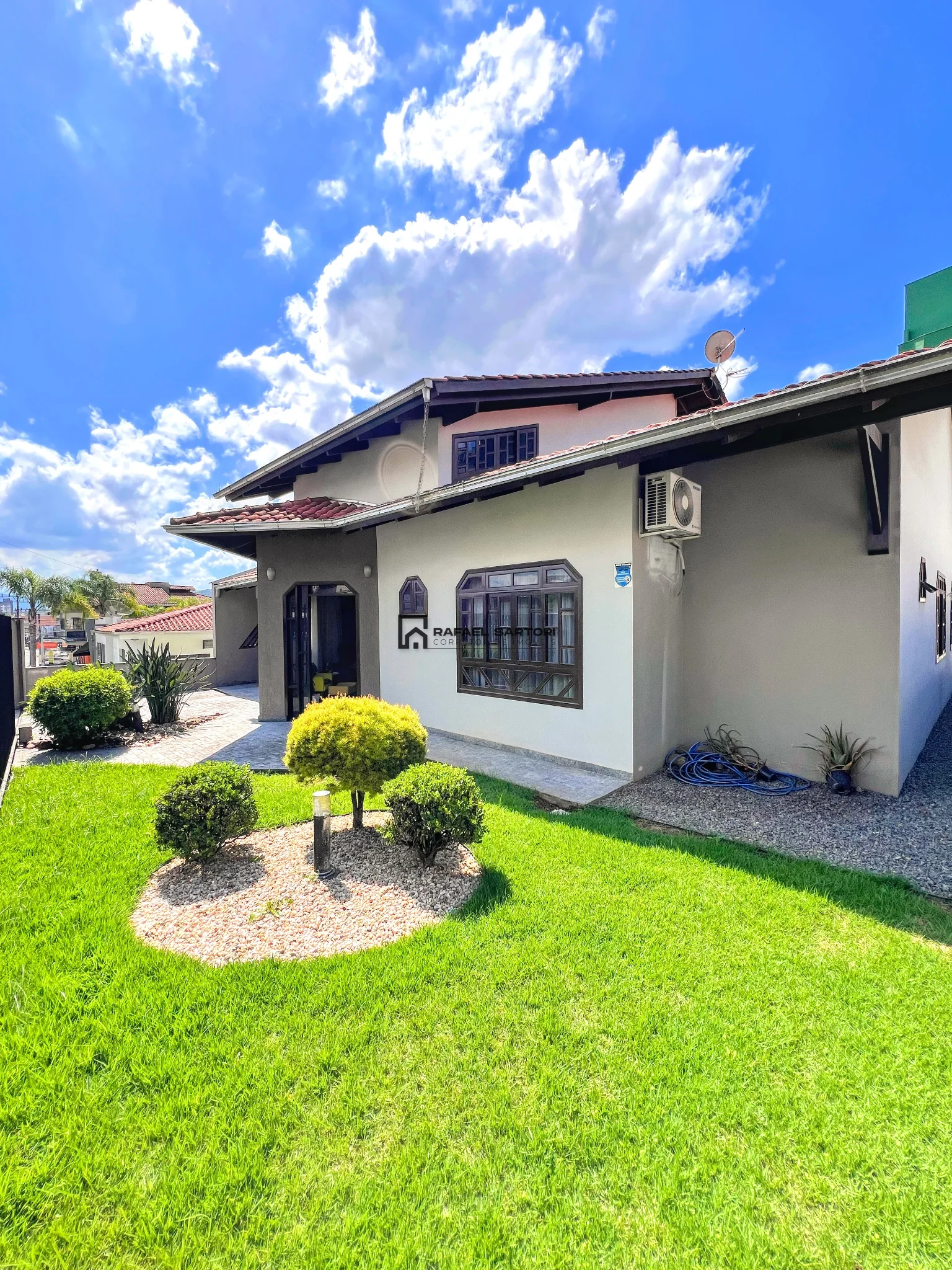 CASA COM AMPLO TERRENO BAIRRO NOVA BRASILIA 