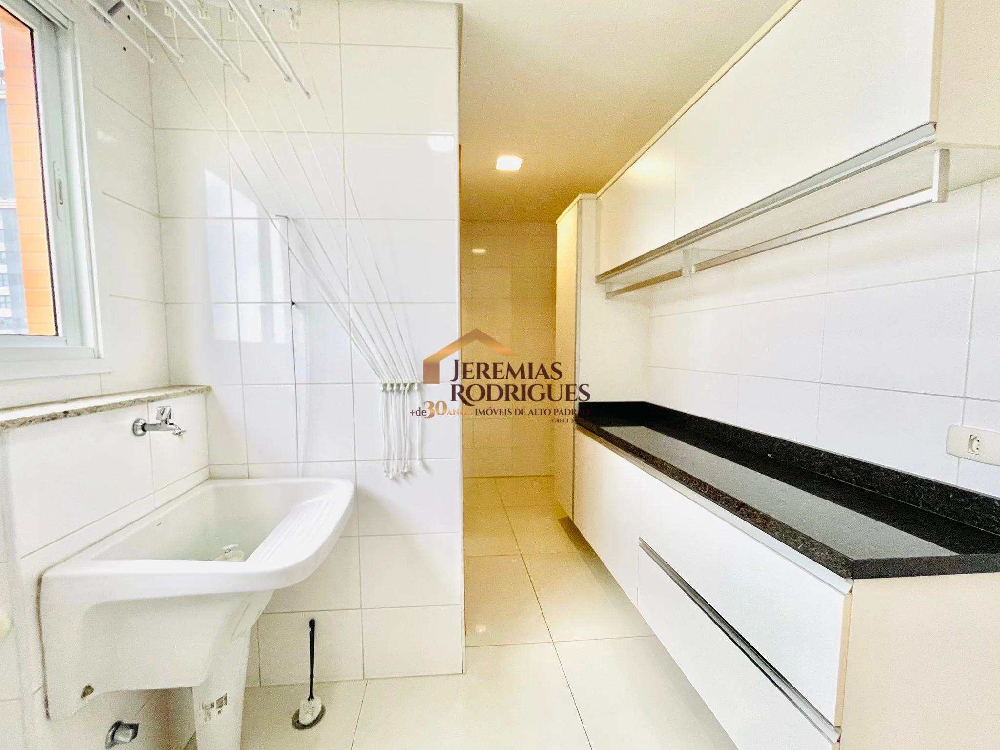 Apartamento Mobiliado para locação e venda no Condomínio Des Arts em Taubaté/SP.