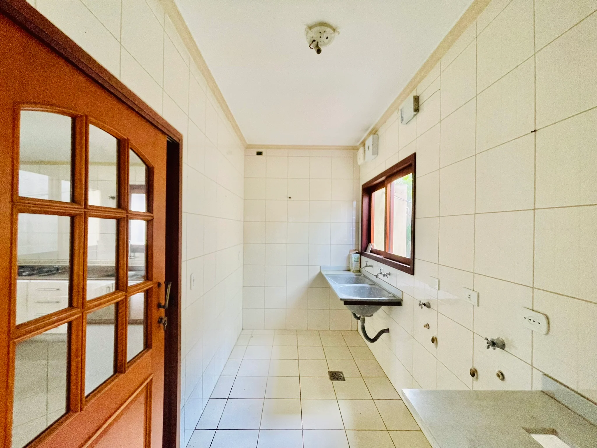 Casa para venda e locação no bairro Lessa em Pindamonhangaba/SP.