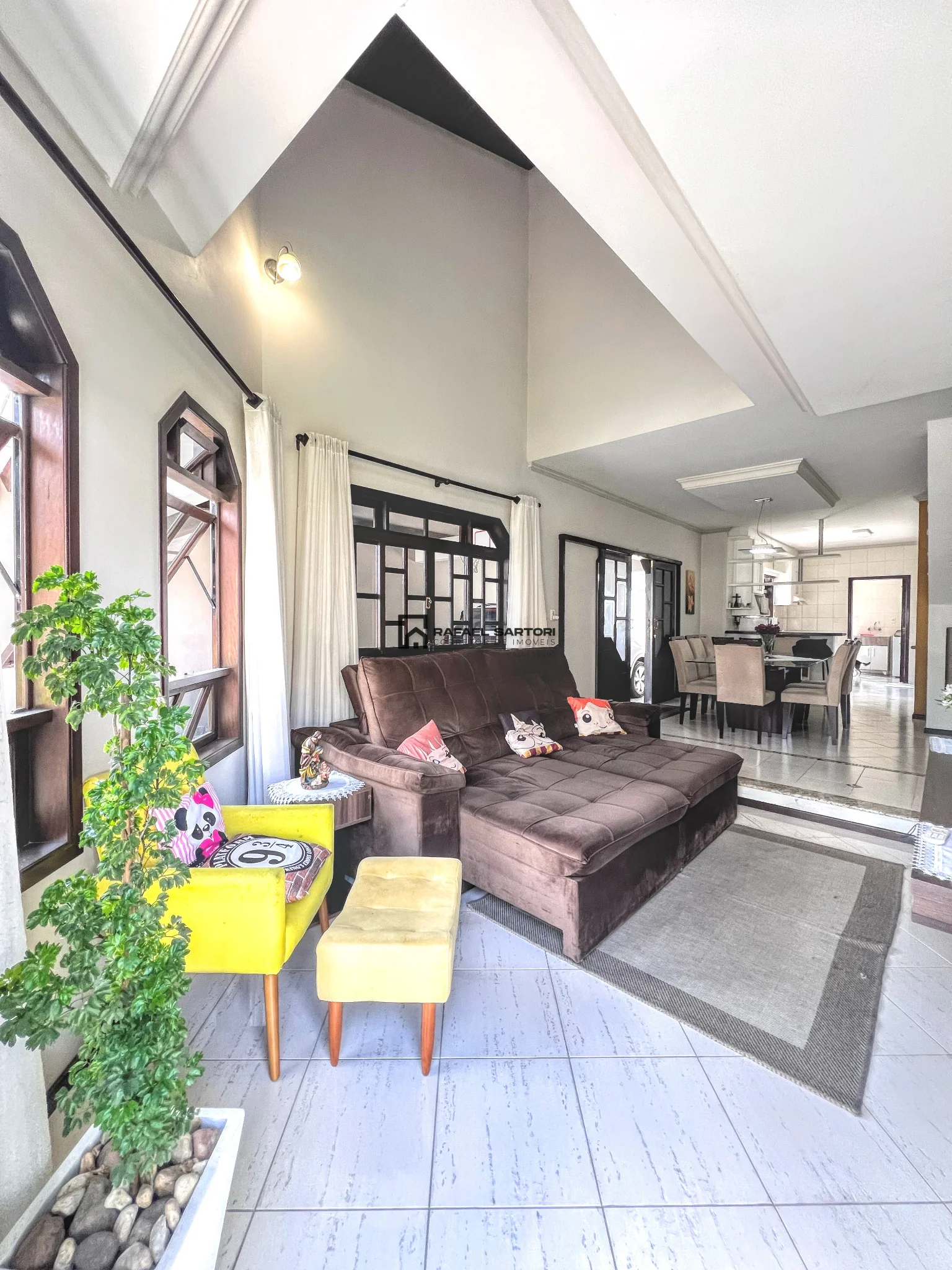 CASA COM AMPLO TERRENO BAIRRO NOVA BRASILIA 