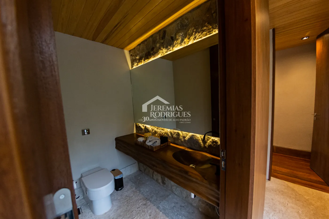 Casa com 5 quartos, 560 m²- Colinas Capivari - Campos do Jordão/SP