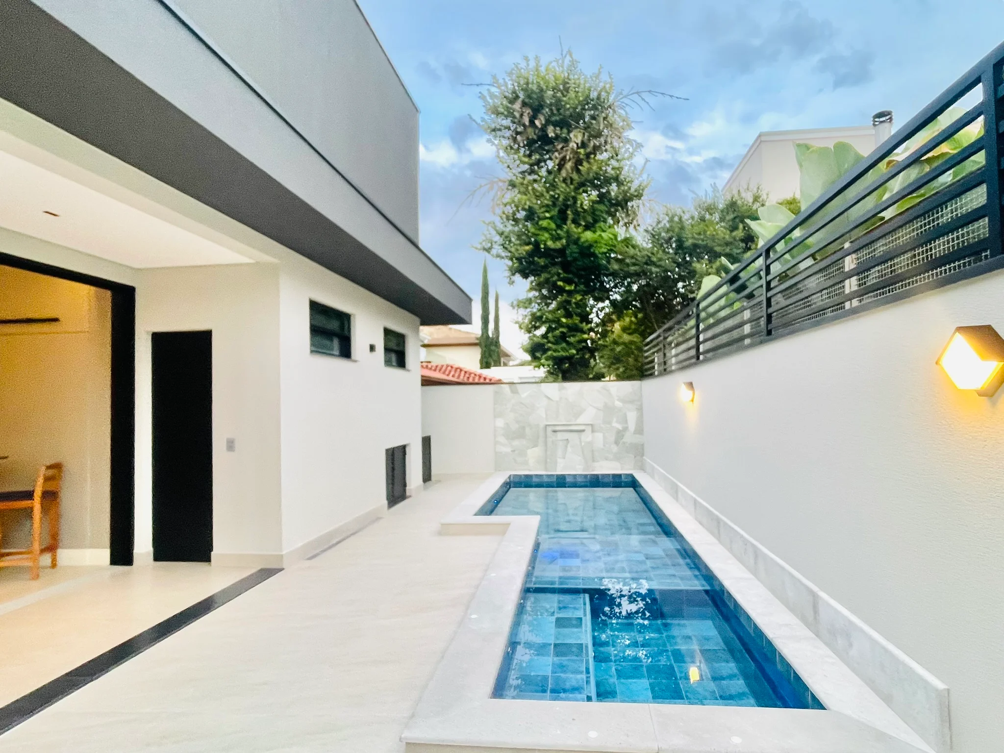 Casa à venda no Condomínio Residencial Taubaté Village em Taubaté/SP.