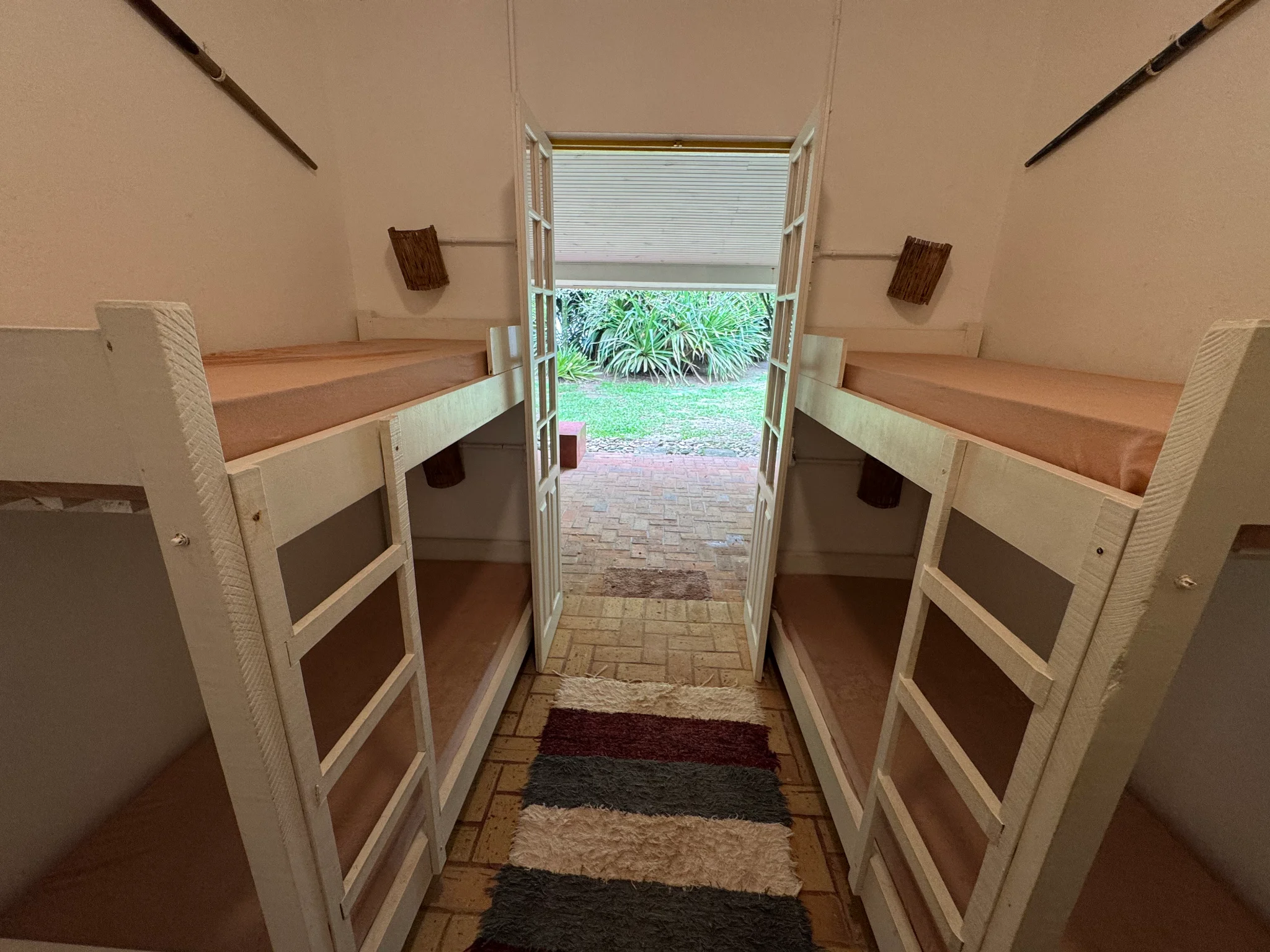 Casa à venda com 5 dormitórios na Praia Vermelha do Centro em Ubatuba/SP. 