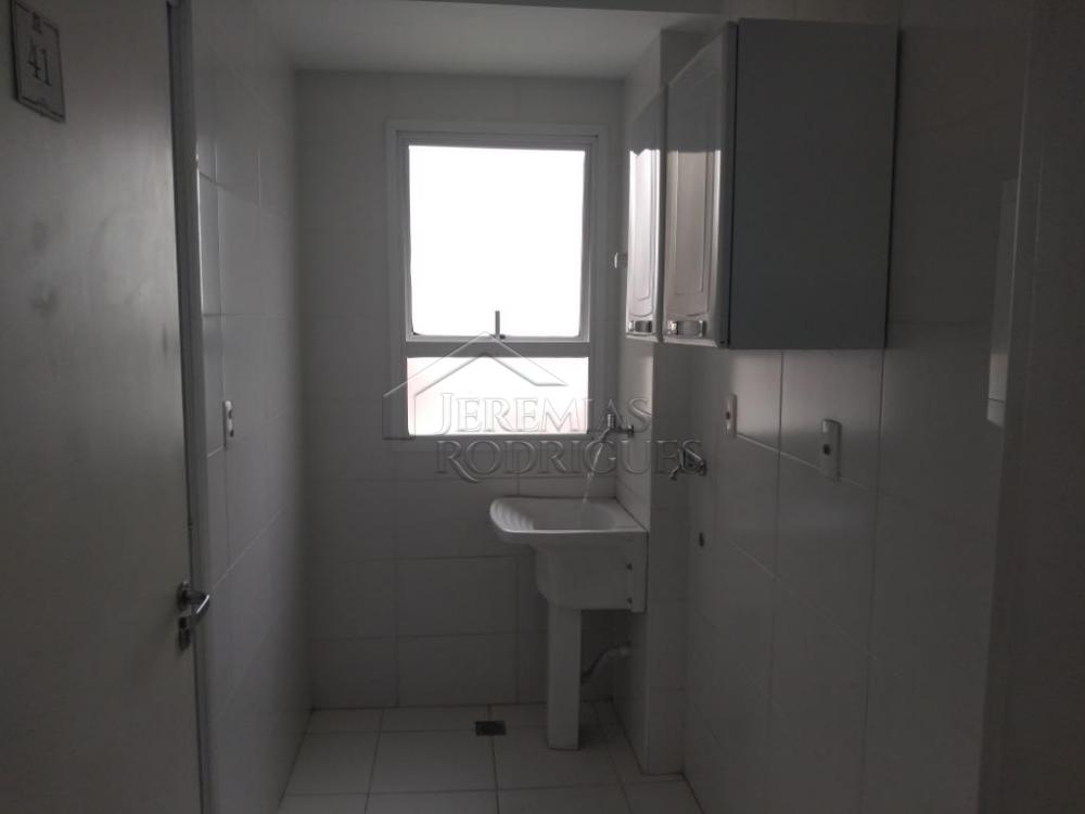 Apartamento com 3 dormitórios para locação, 89M² no Edifício New Way Tower em Pindamonhangaba/SP