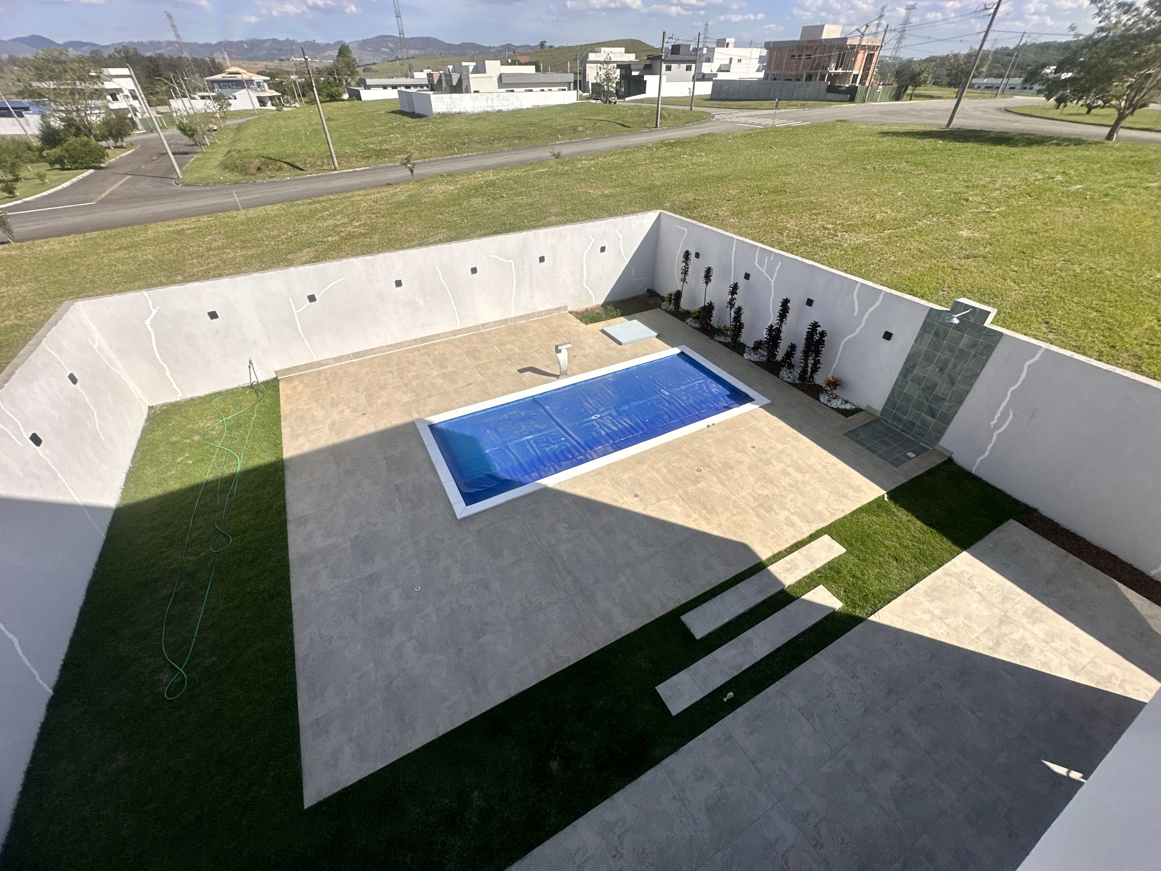 Casa à venda com 4 dormitórios no Condomínio Bella Vitta em Caçapava/SP.