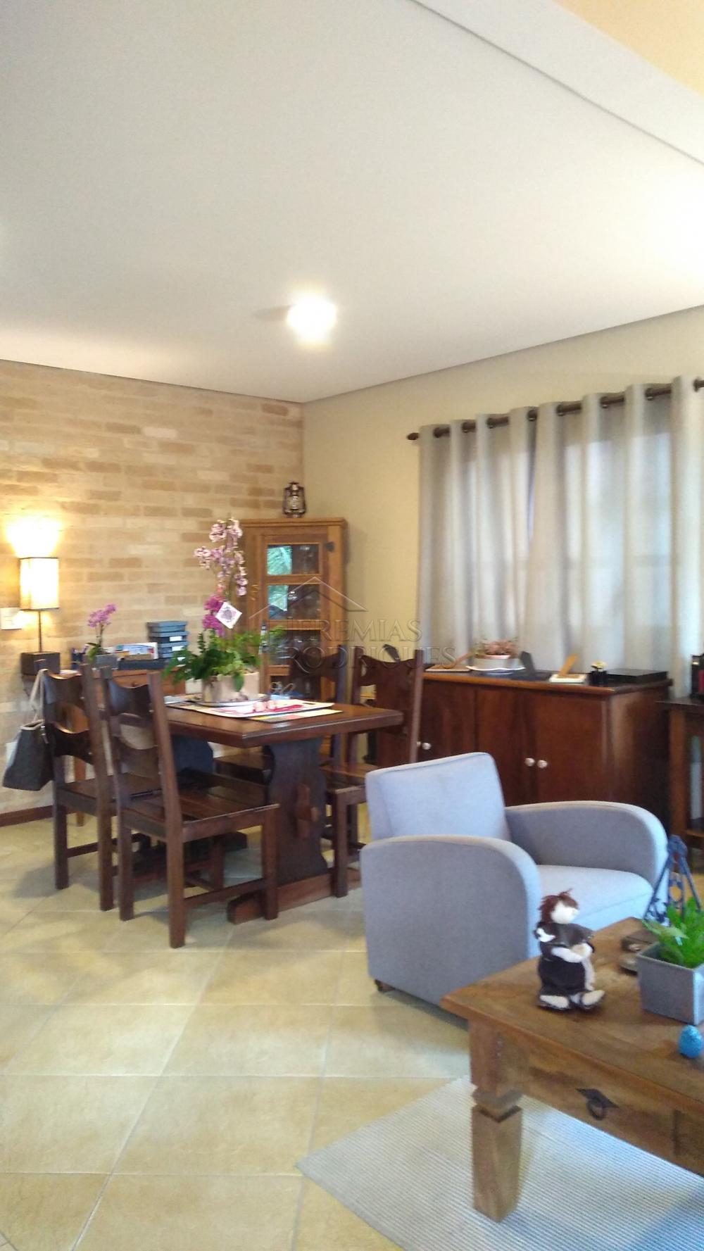 Casa à venda com 4 dormitórios no Condomínio Taubaté Village em Taubaté/SP. 