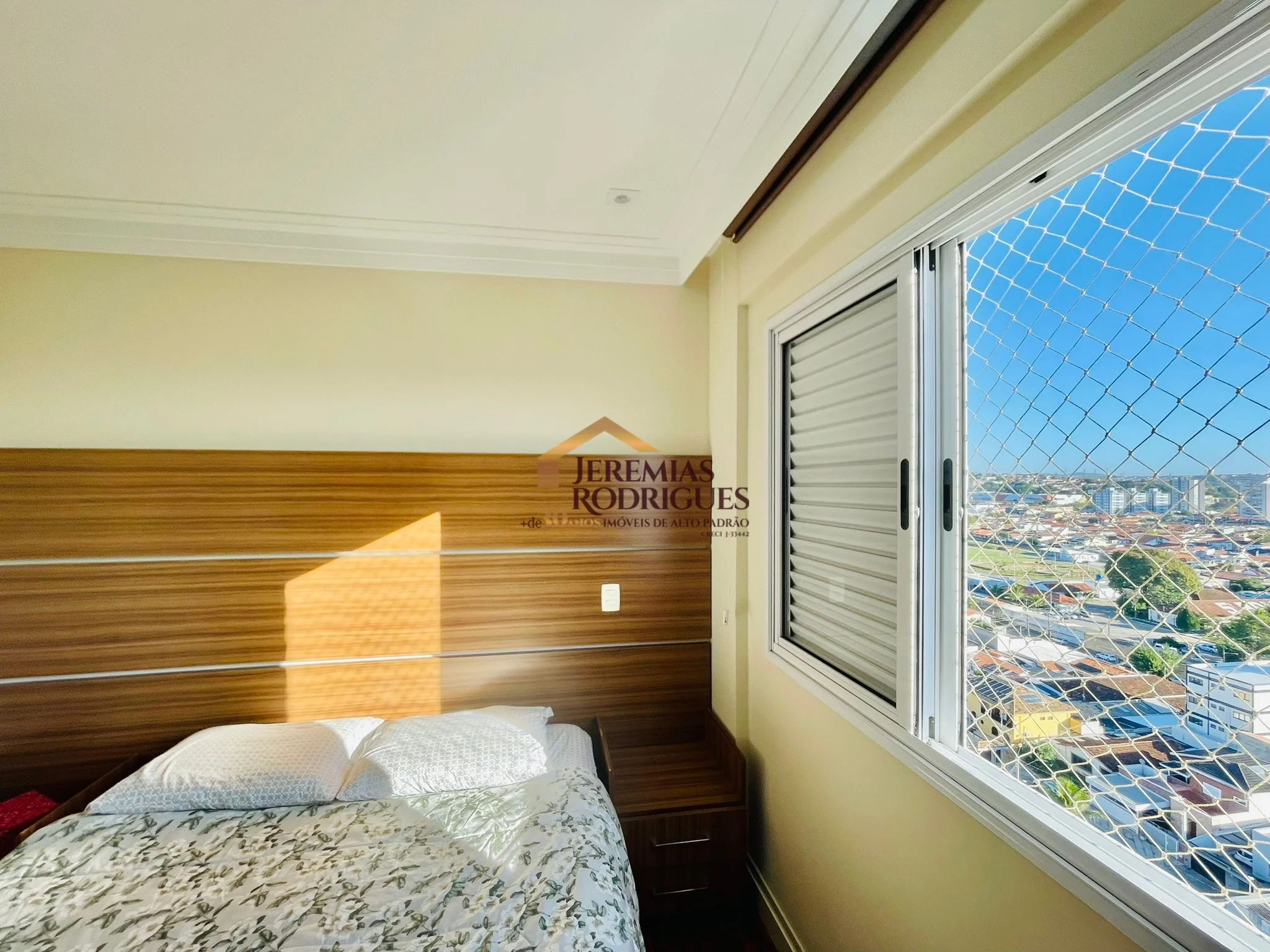 Apartamento à venda no Edifício Sauípe em Taubaté/SP.