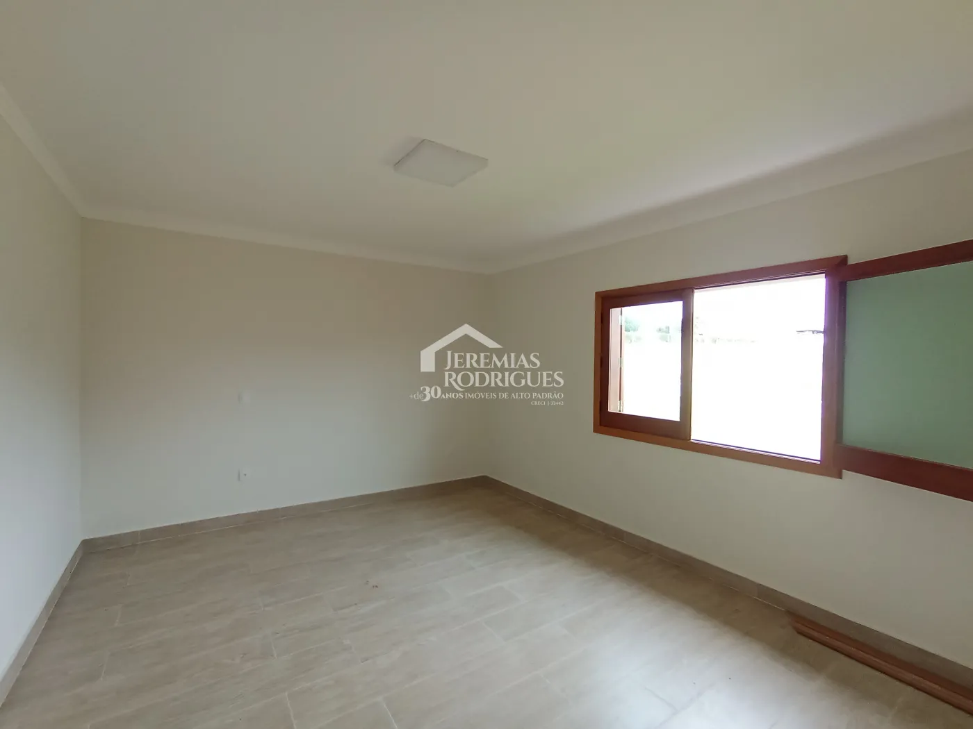 Casa à venda com 4 dormitórios no Condomínio Chácaras Cataguá em Taubaté/SP