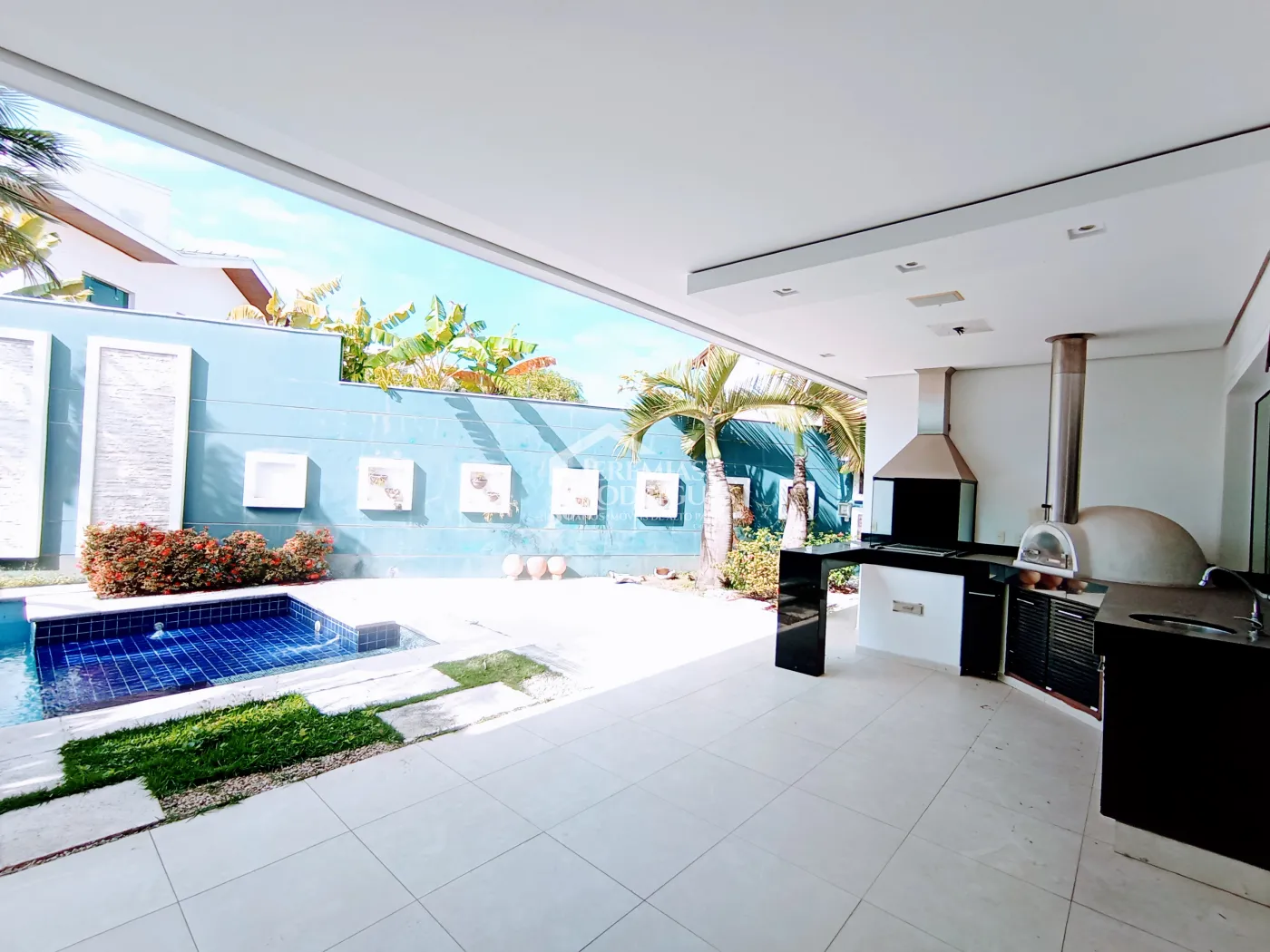 Casa para venda e locação com 4 suítes no Condomínio Taubaté Village em Taubaté/SP.