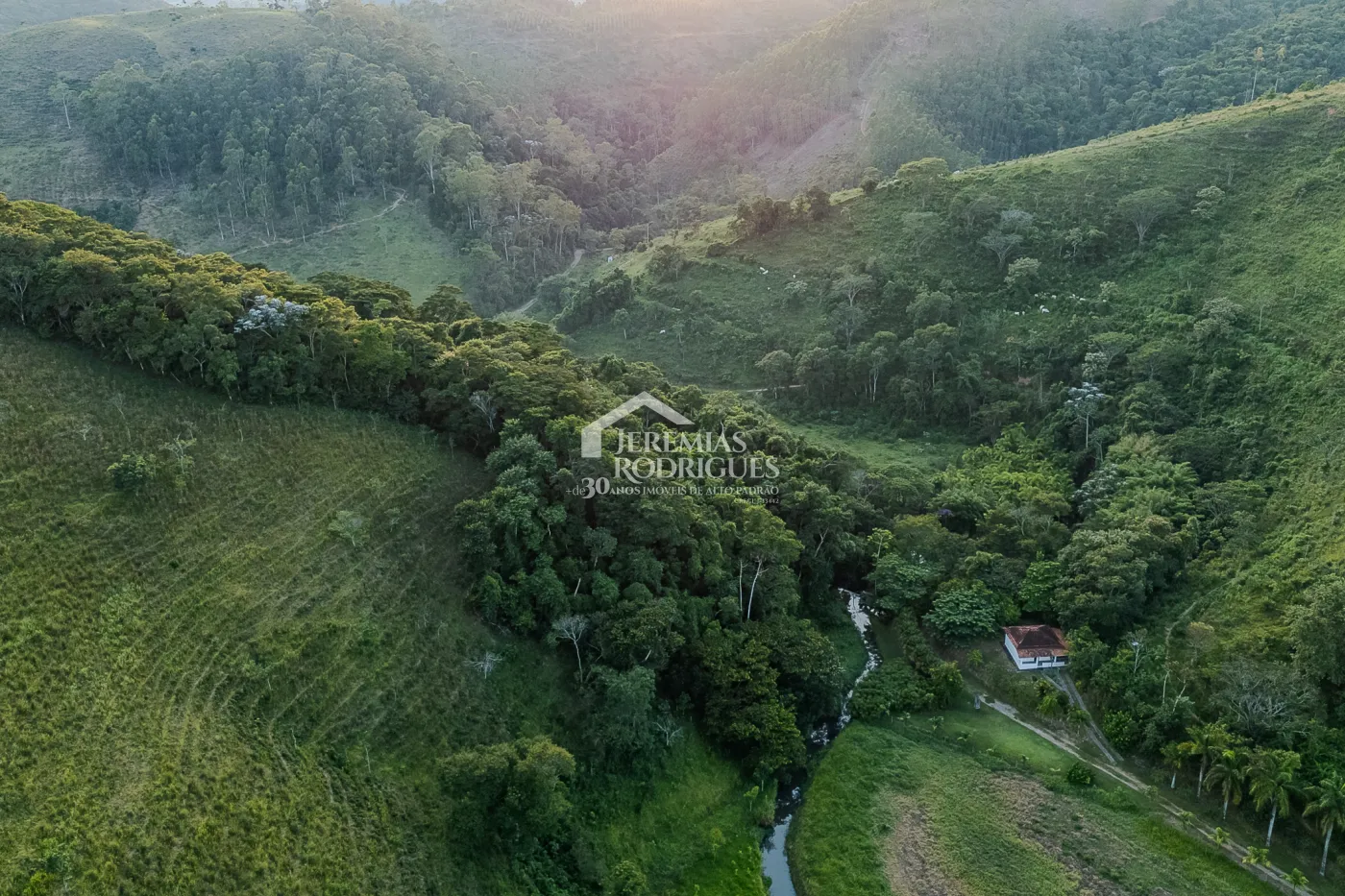 Fazenda à venda com 3.389.000,00 m² em Piraí/RJ.