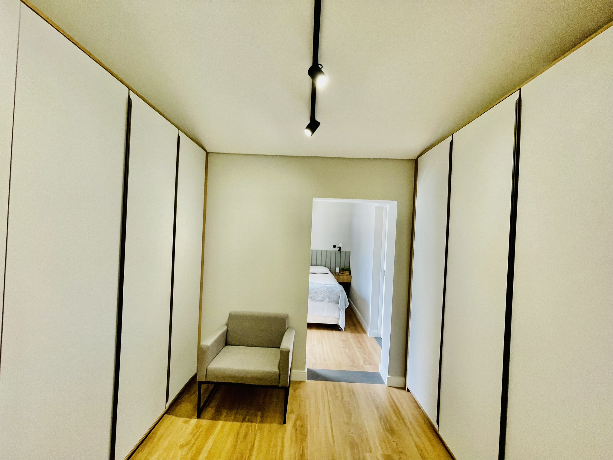 Casa à venda com 3 dormitórios no Condomínio Portal dos Ipês em Taubaté/SP.