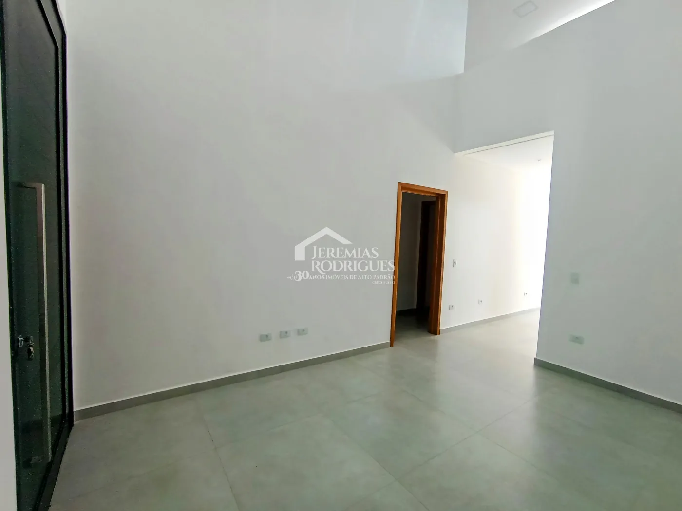 Casa à venda com 3 suítes no Condomínio Campos do Conde II em Tremembé/SP.