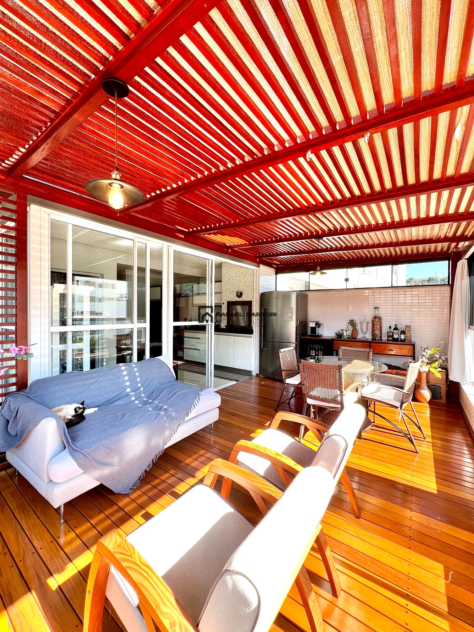 APARTAMENTO COM DECK PRIVATIVO