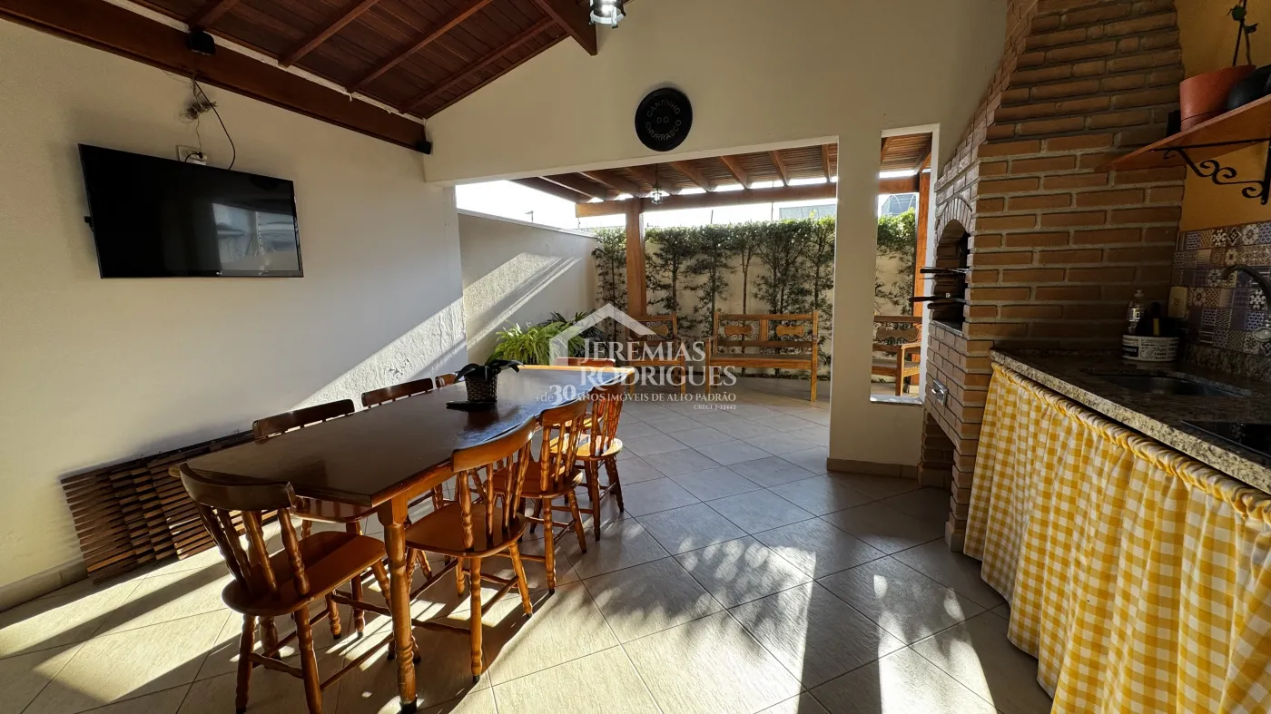 Casa à venda com 3 dormitórios no Condomínio Campos do Conde II em Tremembé/SP