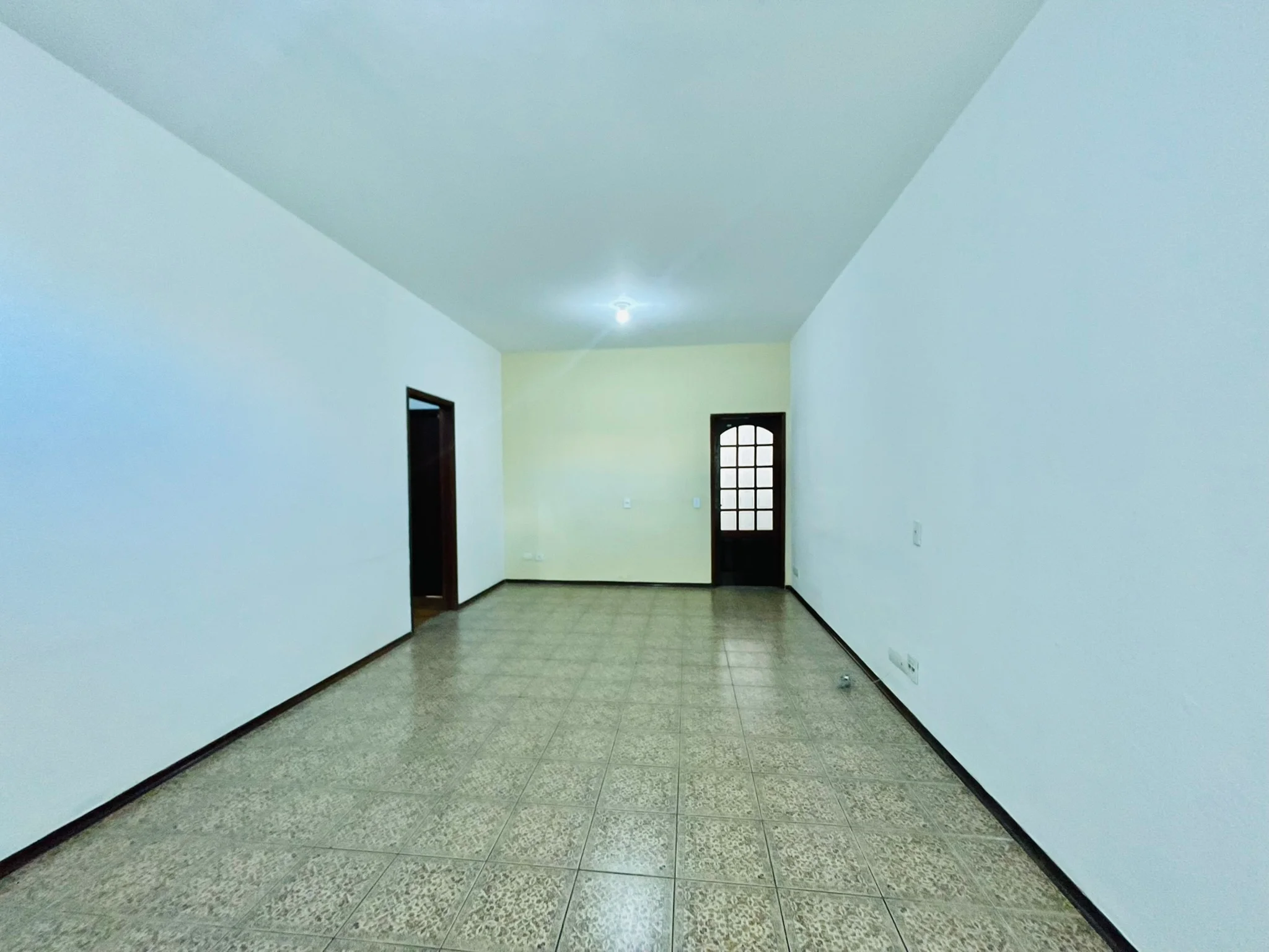 Casa para venda e locação no bairro Jardim das Nações em Taubaté/SP. 