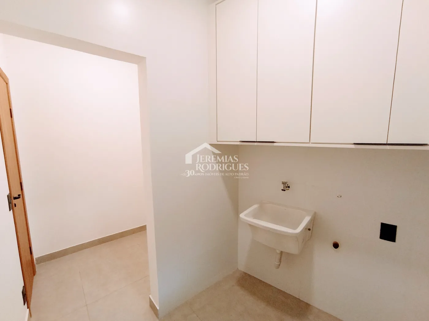 Casa para venda e locação com 3 dormitórios no Condomínio Campos do Conde II - Chambord em Tremembé/SP