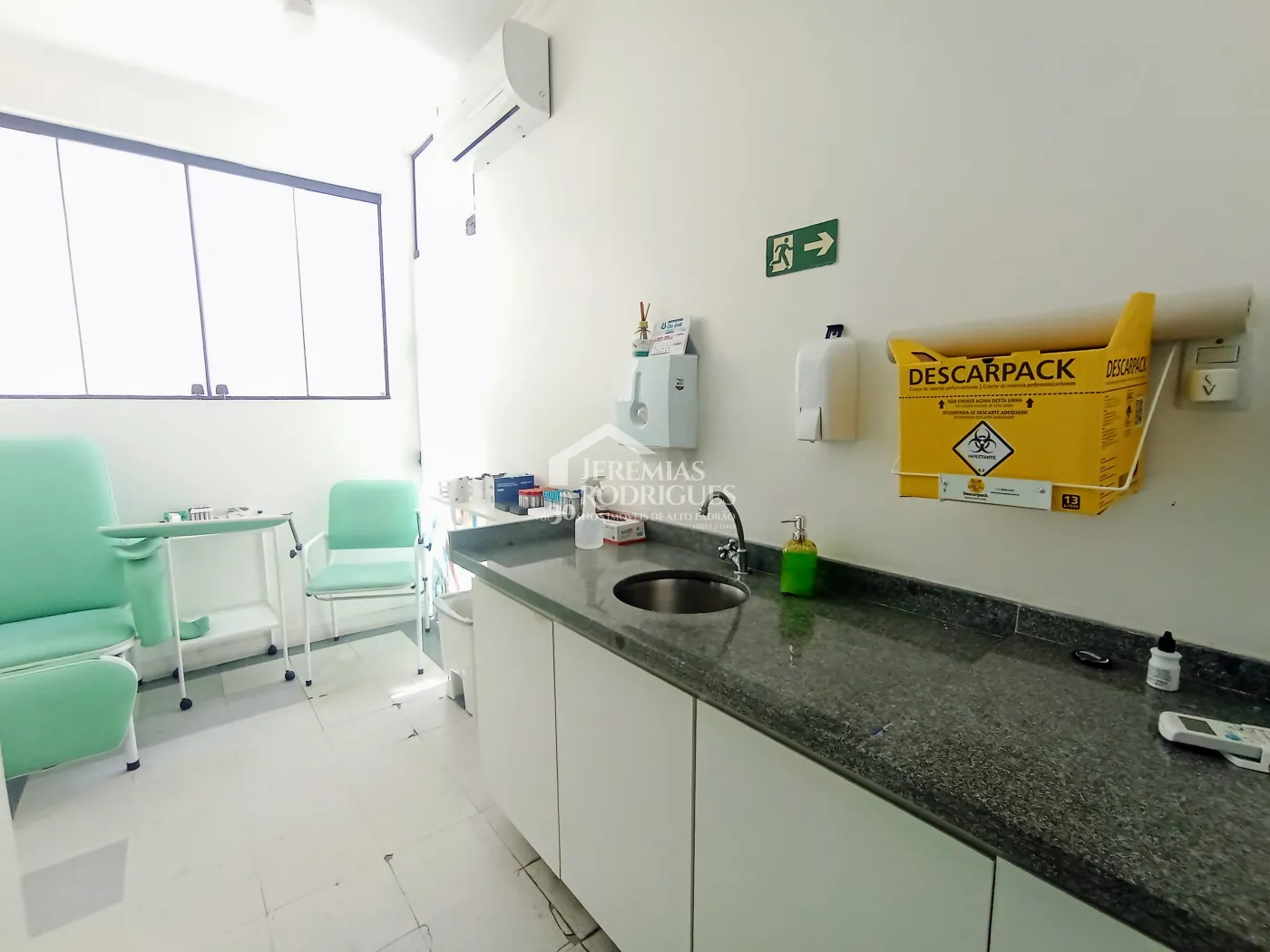 Ponto comercial para venda com 161 m² no bairro São Benedito em Pindamonhangaba/SP