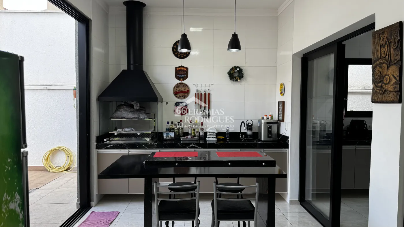 Casa à venda com 3 suítes no Condomínio Reserva dos Lagos em Pindamonhangaba/SP.