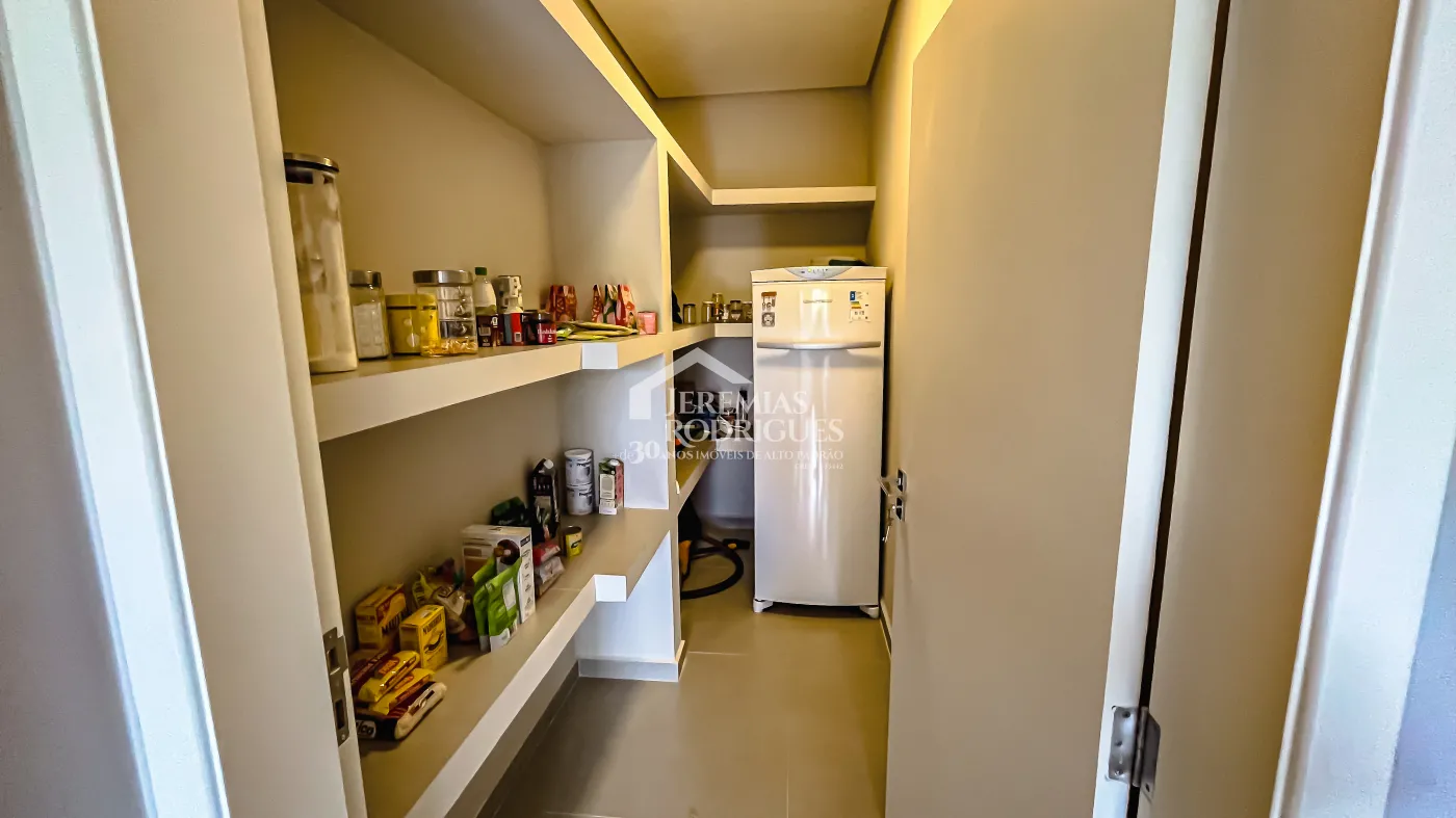 Casa com 3 suítes, 611 m² - Condomínio Village da Serra - Tremembé/SP