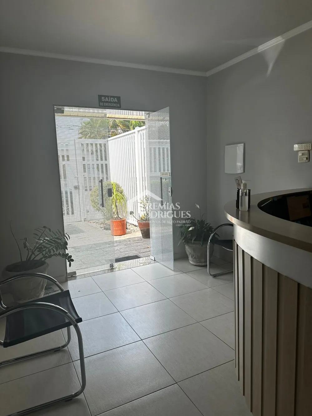 Casa à venda com 6 dormitórios no bairro Jardim das Nações em Taubaté/SP.
