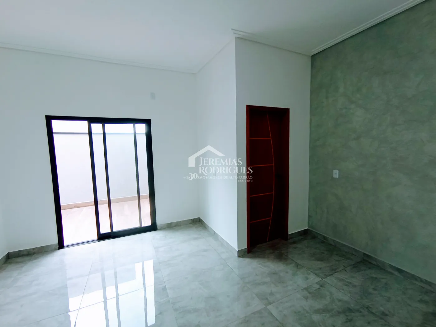 Casa à venda com 3 dormitórios no Condomínio Bosque da Imperatriz em Pindamonhangaba/SP.
