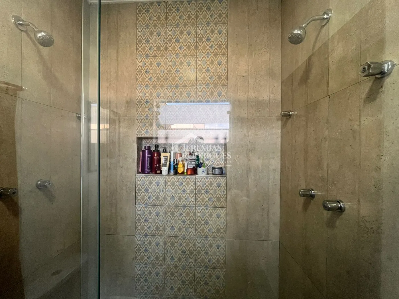 Casa para venda e locação com 2 suítes no Condomínio Verdes Vales em Taubaté/SP