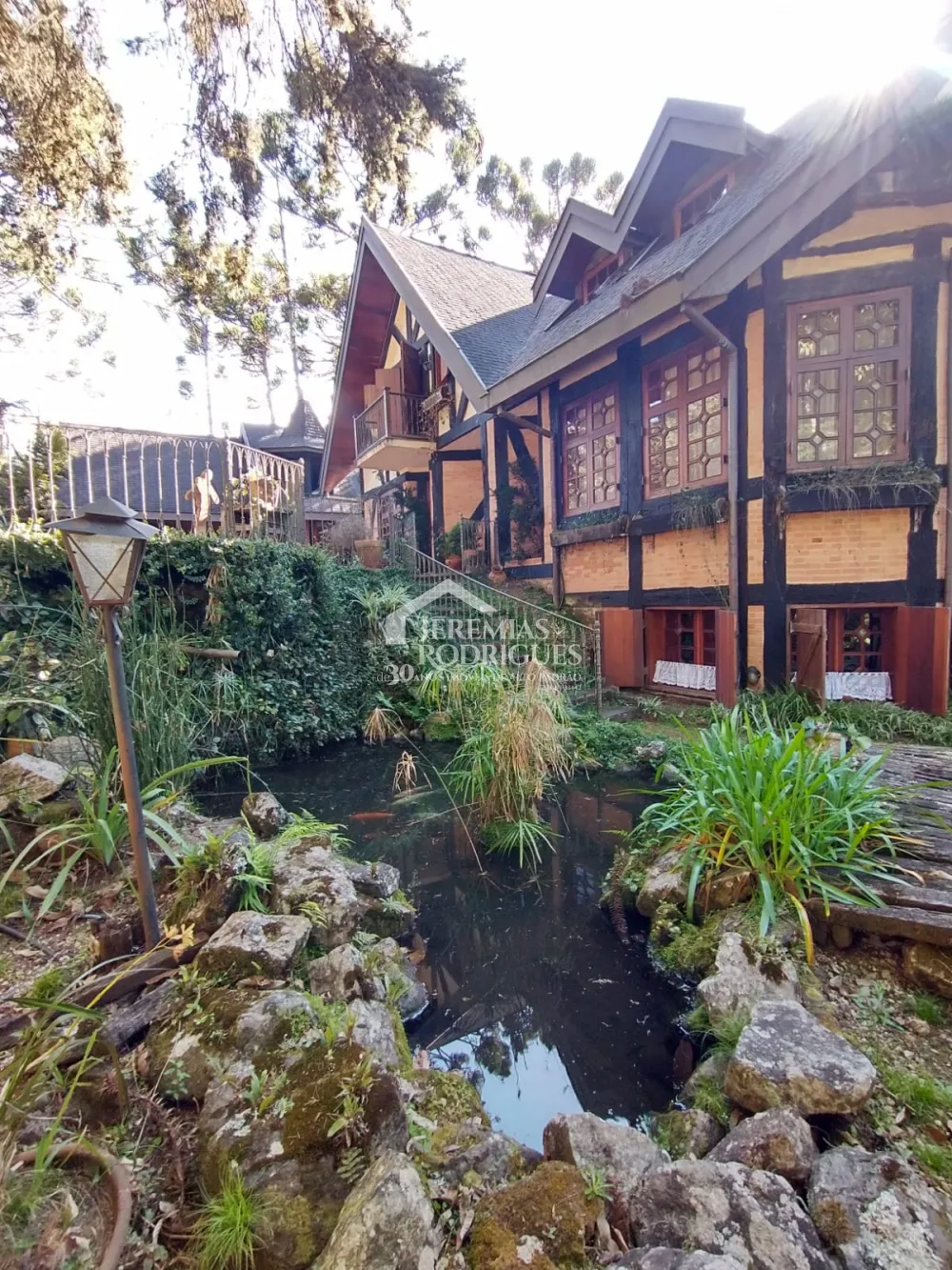 Casa com 6 dormitórios, 735 m² - Condomínio Jardim Véu da Noiva - Campos do Jordão/SP