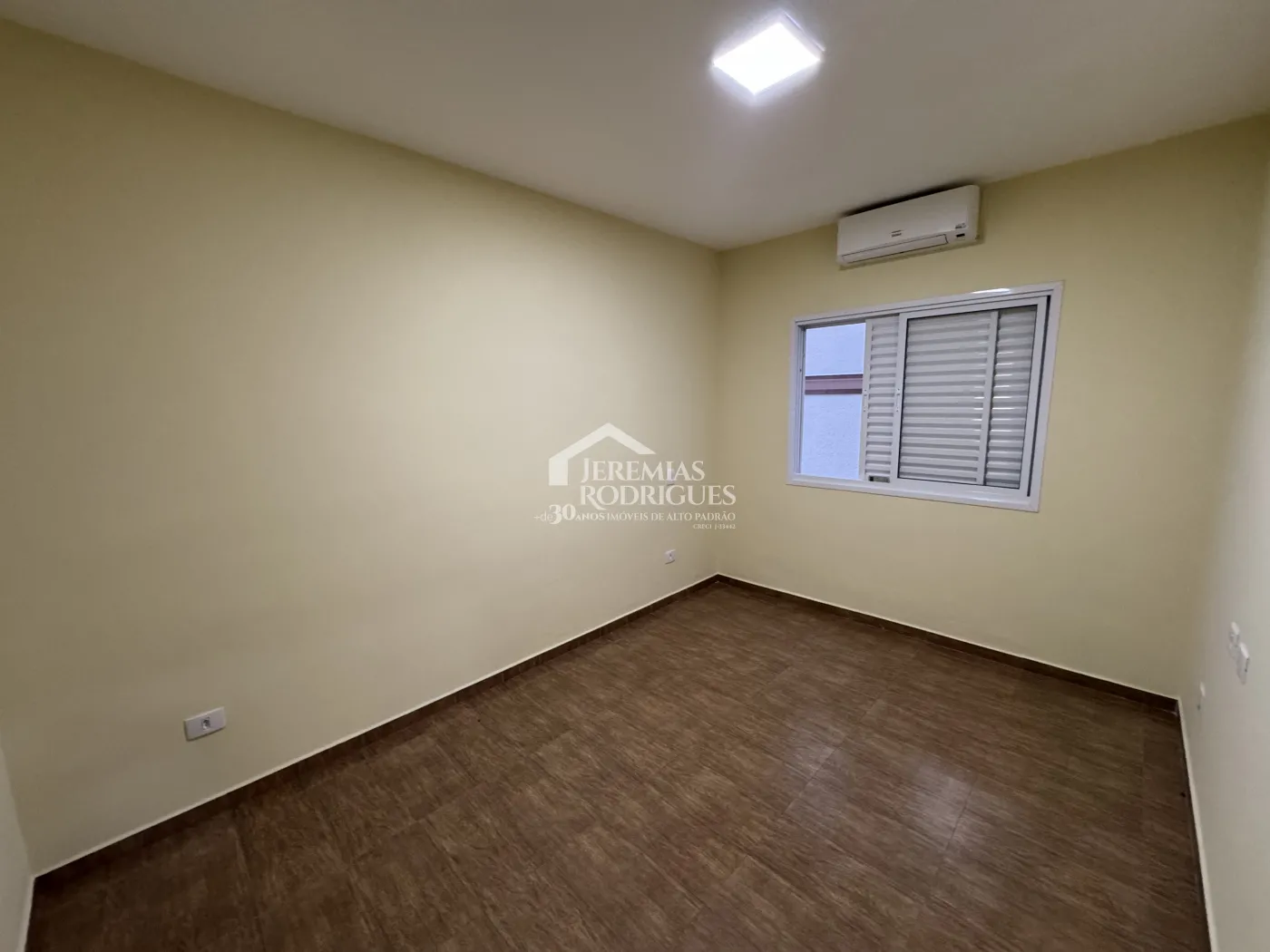 Casa para venda com 3 dormitórios no Condomínio Campos do Conde II Chamboard em Tremembé/SP