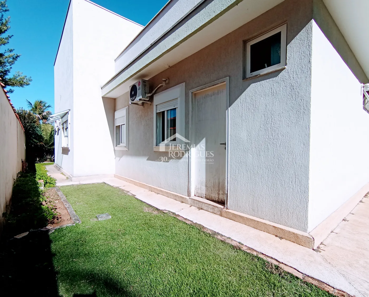 Casa à venda com 4 dormitórios no Condomínio Village Paineiras em Pindamonhangaba/SP