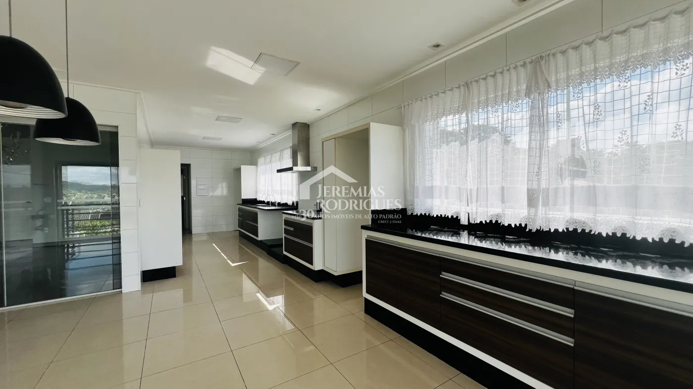 Casa para venda e locação com 4 suítes no Condomínio Chácaras Cataguá em Taubaté/SP