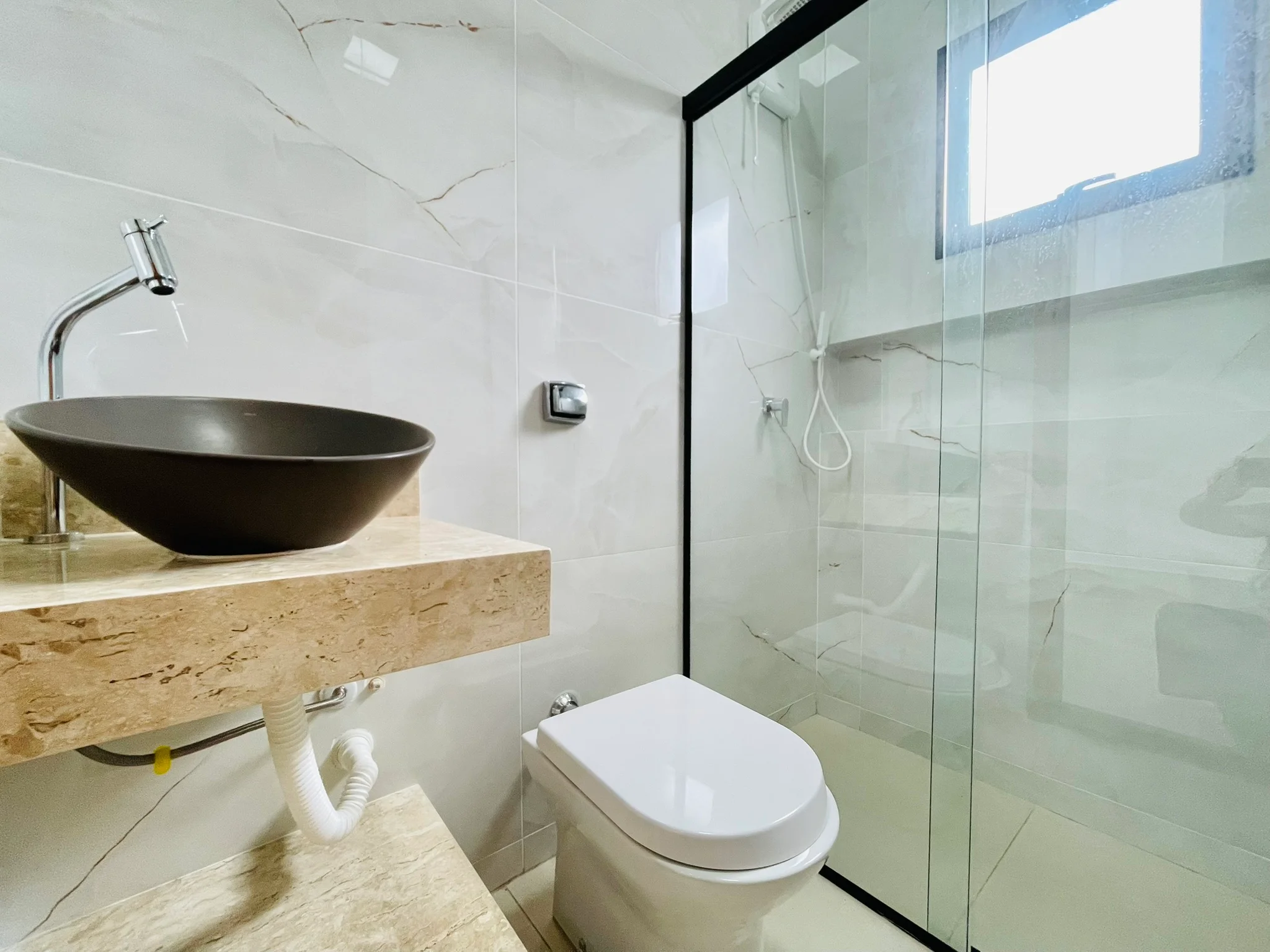 Casa à venda com 4 dormitórios no Condomínio Ouro Ville em Taubaté/SP. 