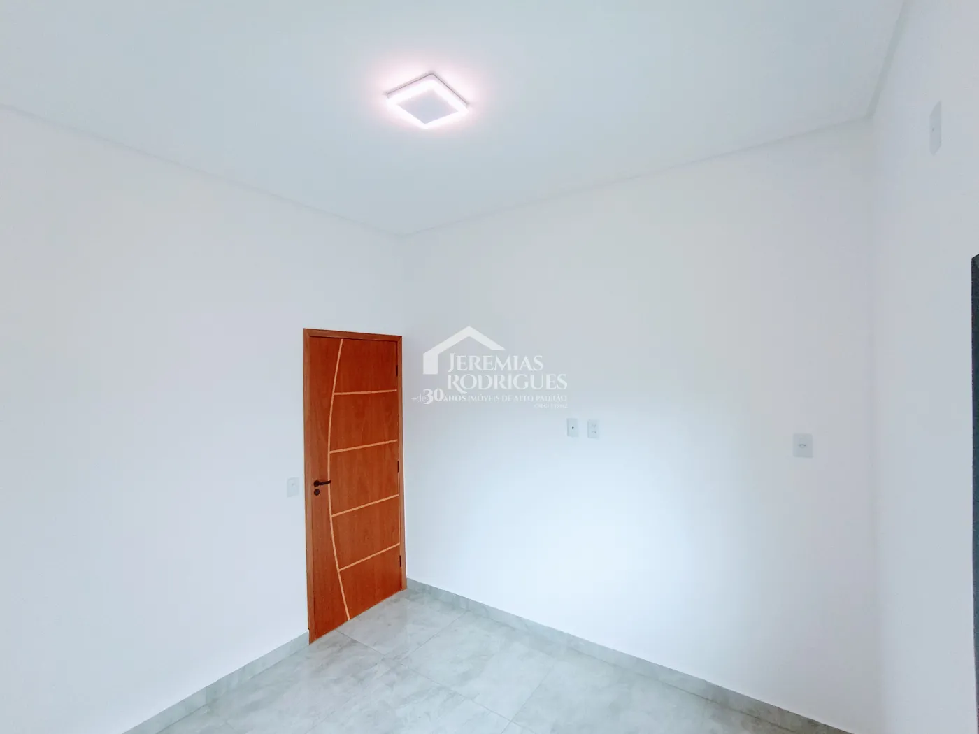 Casa à venda com 3 dormitórios no Condomínio Bosque da Imperatriz em Pindamonhangaba/SP.