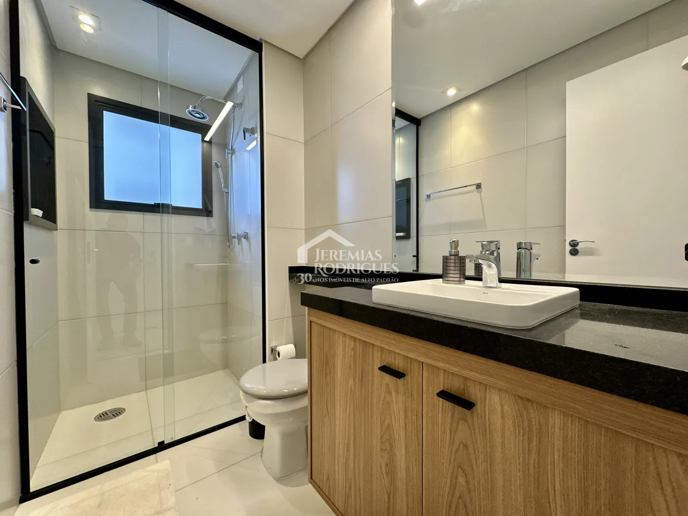 Apartamento à venda com 3 dormitórios, 109 m² no Edifício Lucca em Taubaté/SP