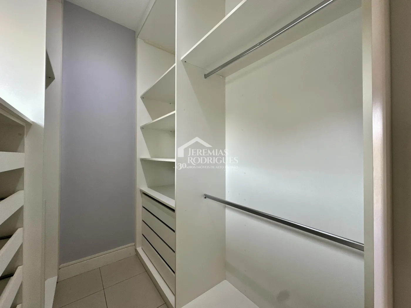 Sobrado com 3 dormitórios, 302 m2 - Condomínio Campos do Conde II - Tremembé/SP.