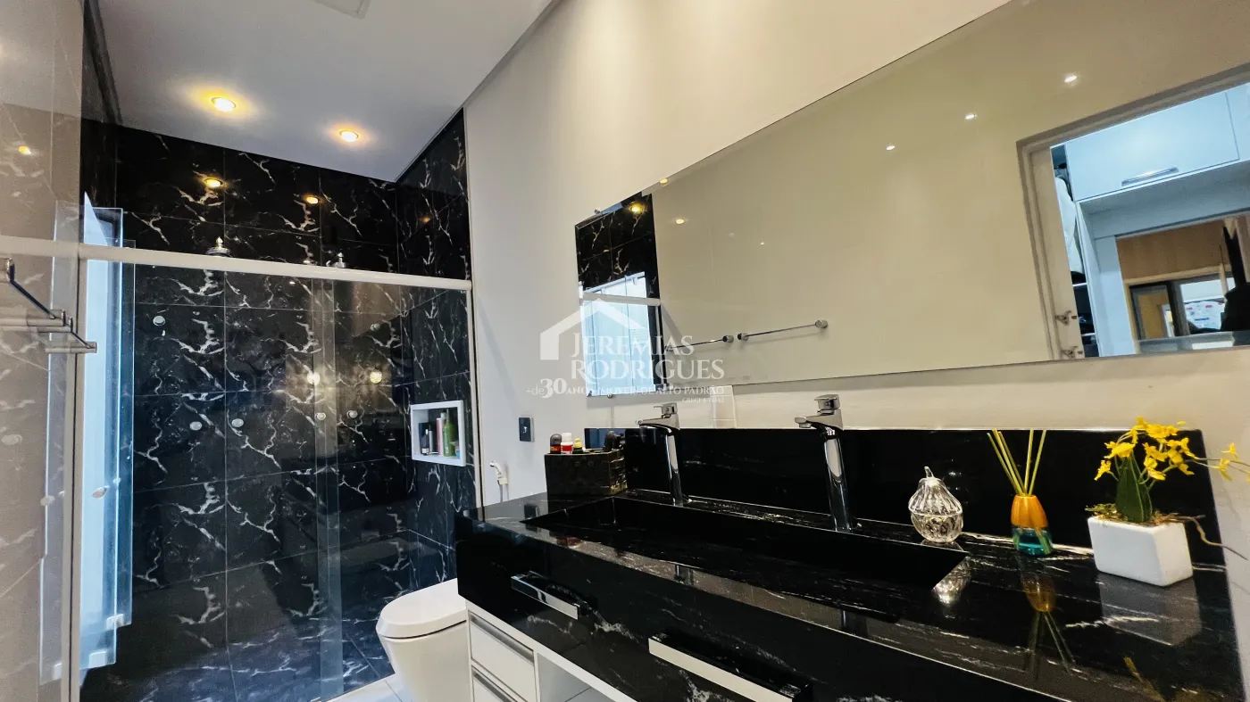 Casa à venda com 3 suítes no Condomínio Campos do Conde II Chambord em Tremembé/SP