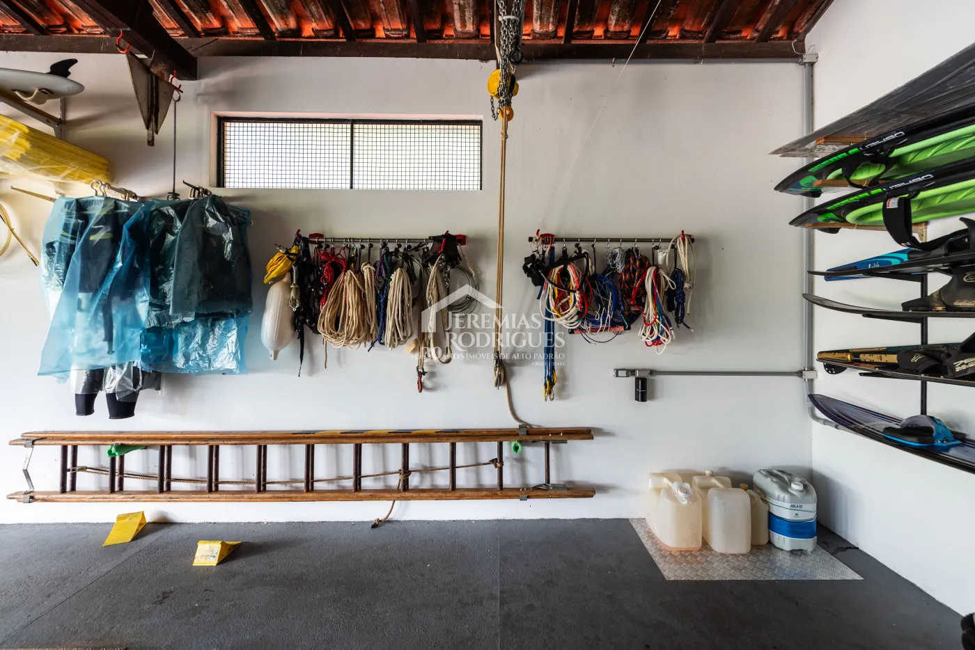 Sitio com 9 suítes, 2.600 m² - Piracaia/SP.